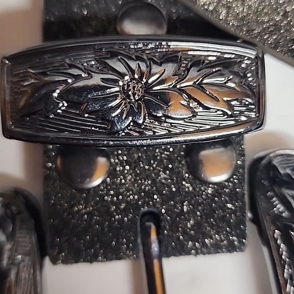 Gorgeous Western Size ML  Genuine Leather Belt Stunning Metallic Blackish Color main image 5
